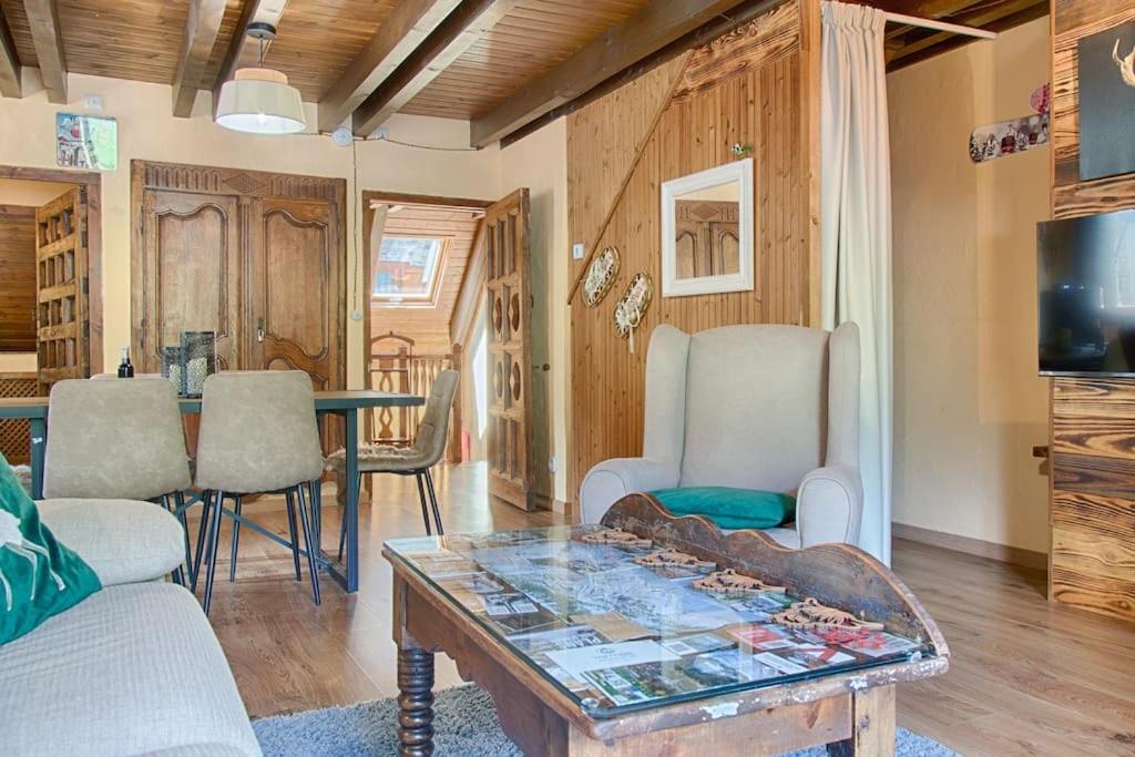 Appartamento Saplan Real Estate Casa Izadi Bossòst Esterno foto