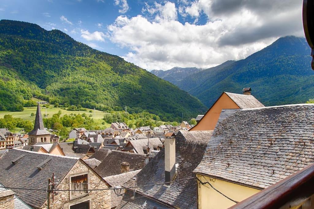 Appartamento Saplan Real Estate Casa Izadi Bossòst Esterno foto