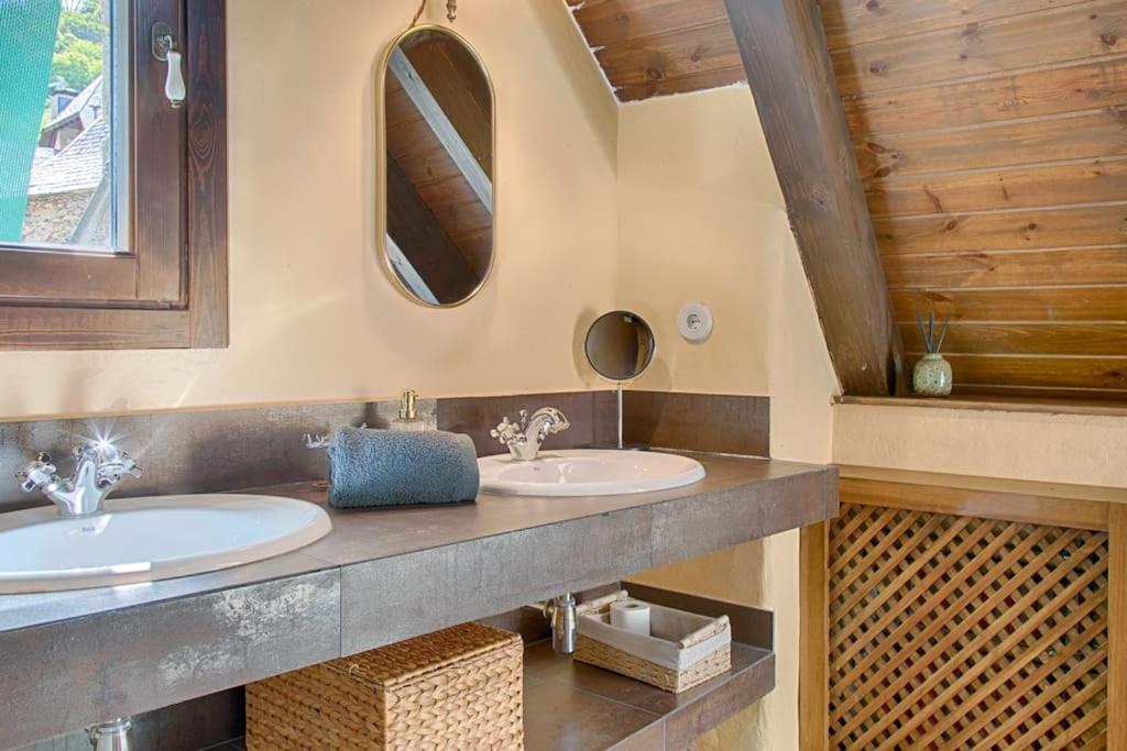 Appartamento Saplan Real Estate Casa Izadi Bossòst Esterno foto