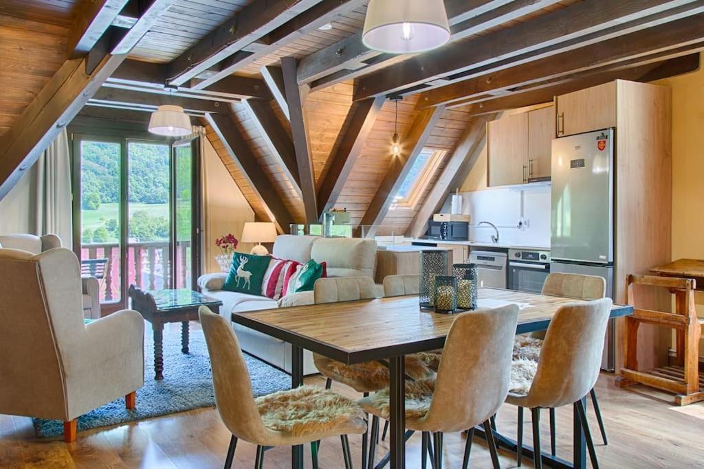 Appartamento Saplan Real Estate Casa Izadi Bossòst Esterno foto
