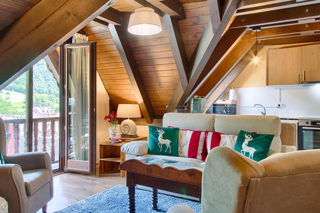 Appartamento Saplan Real Estate Casa Izadi Bossòst Esterno foto