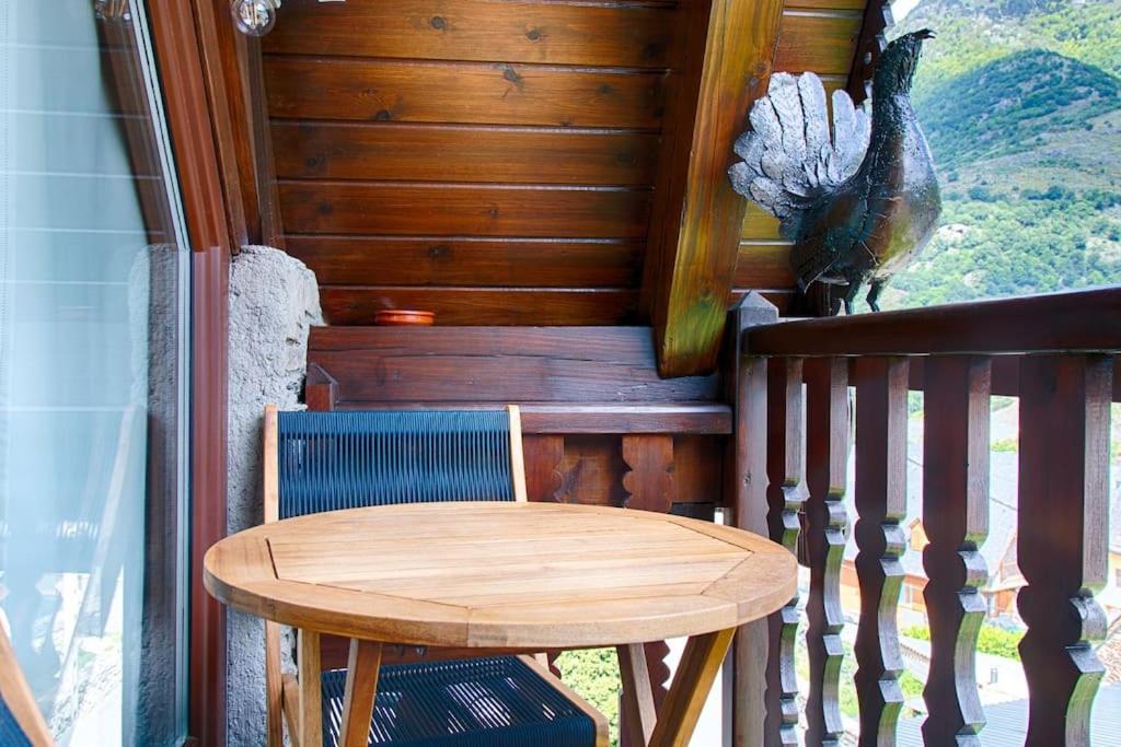 Appartamento Saplan Real Estate Casa Izadi Bossòst Esterno foto